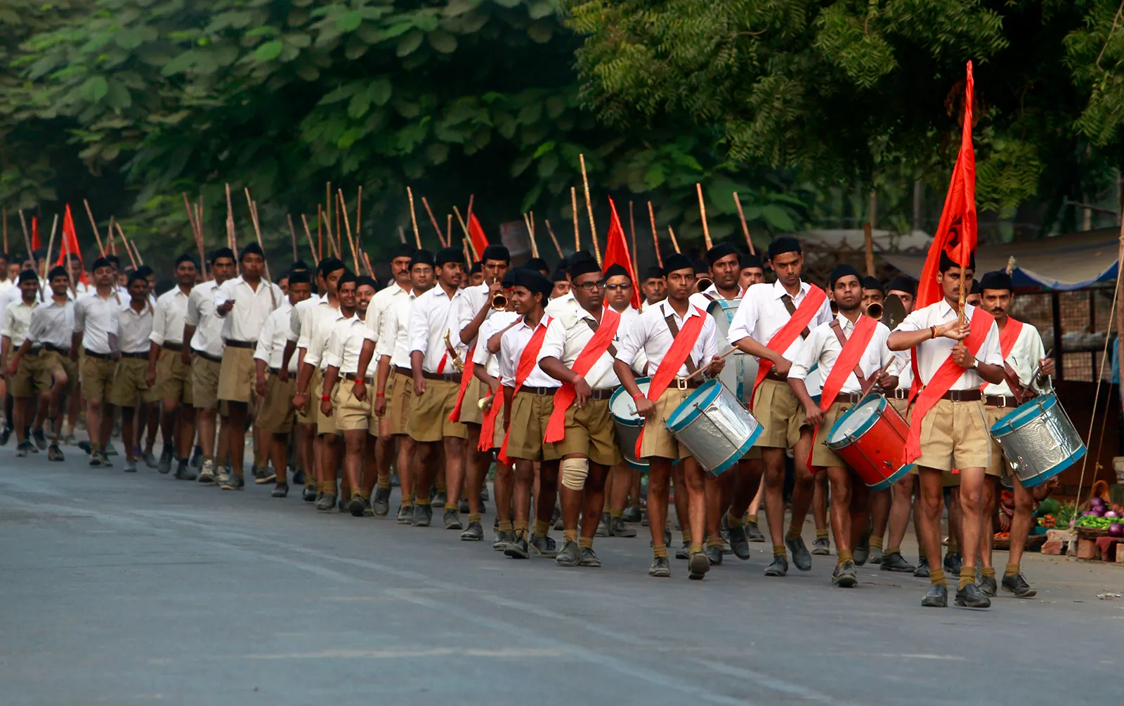 The RSS and India's Integrity: A Critical Examination of Historical Evidence and Ideological Foundations rashtriya swayamsevak sangh rss path sanchalan dusshaera festival allahabad